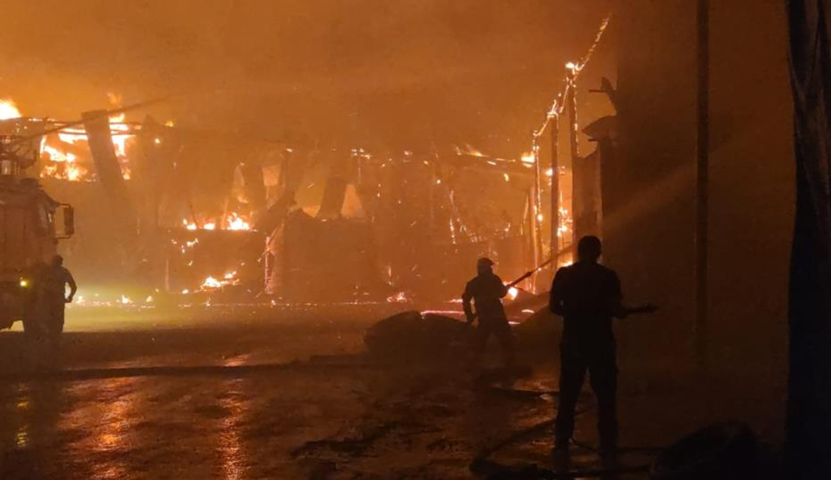 Van'da sıcak saatler! Saman pazarı cayır cayır yanıyor