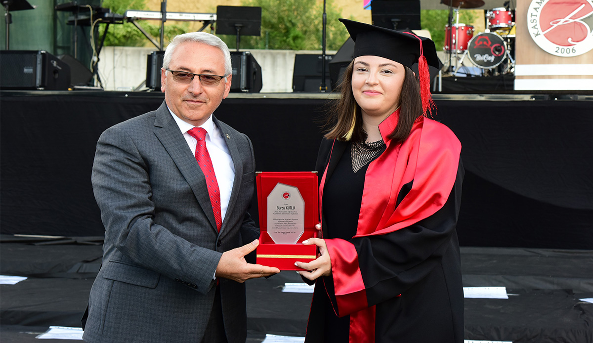 Şehit düşen babasının hayaliydi… Üniversiteyi dereceyle bitirdi