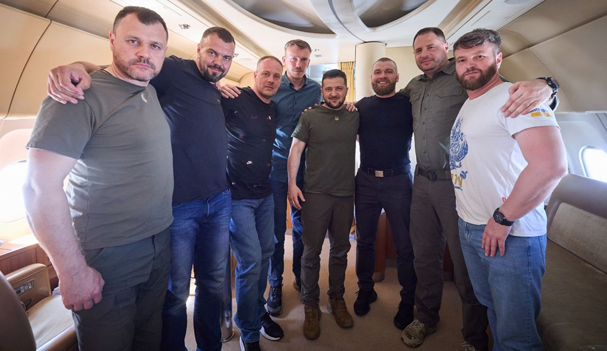 Zelenskiy, İstanbul ziyaretinin ardından Azov komutanlarıyla ülkesine döndü