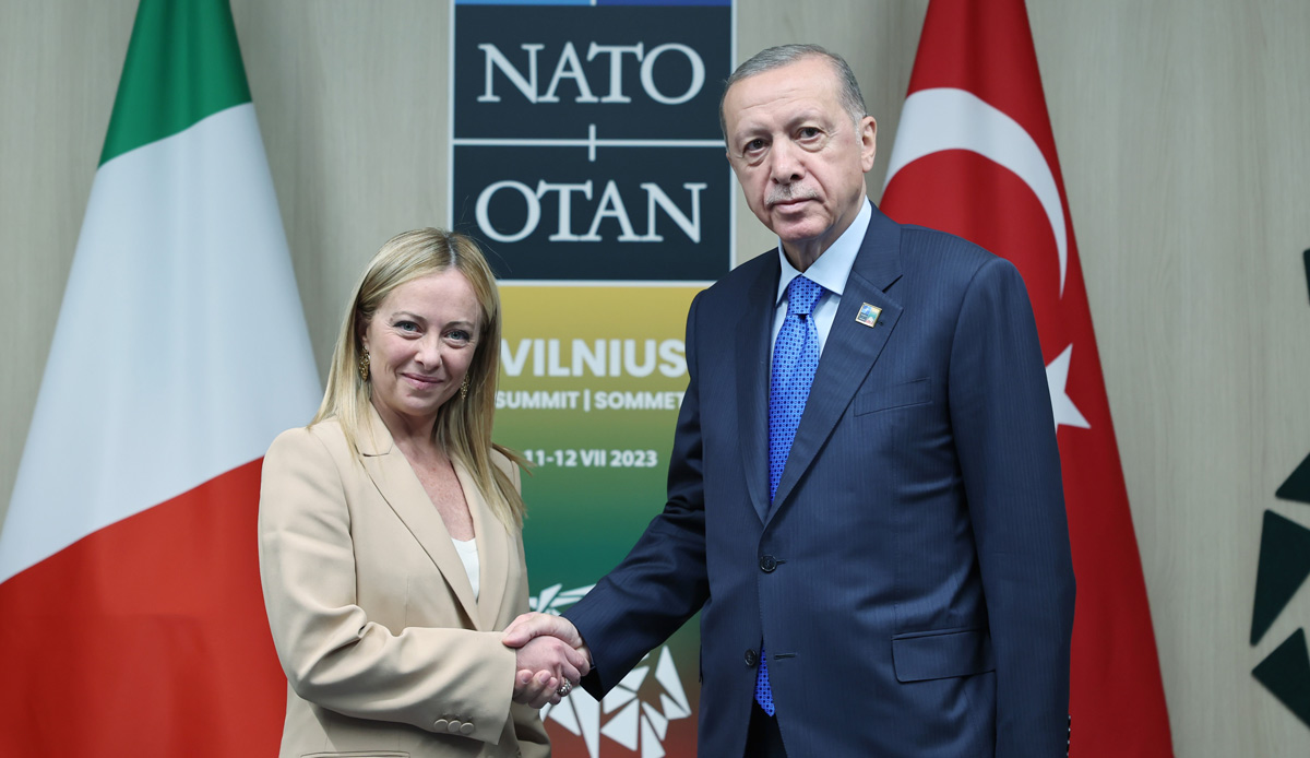Cumhurbaşkanı Erdoğan NATO'da İtalya Başbakanı ile bir araya geldi