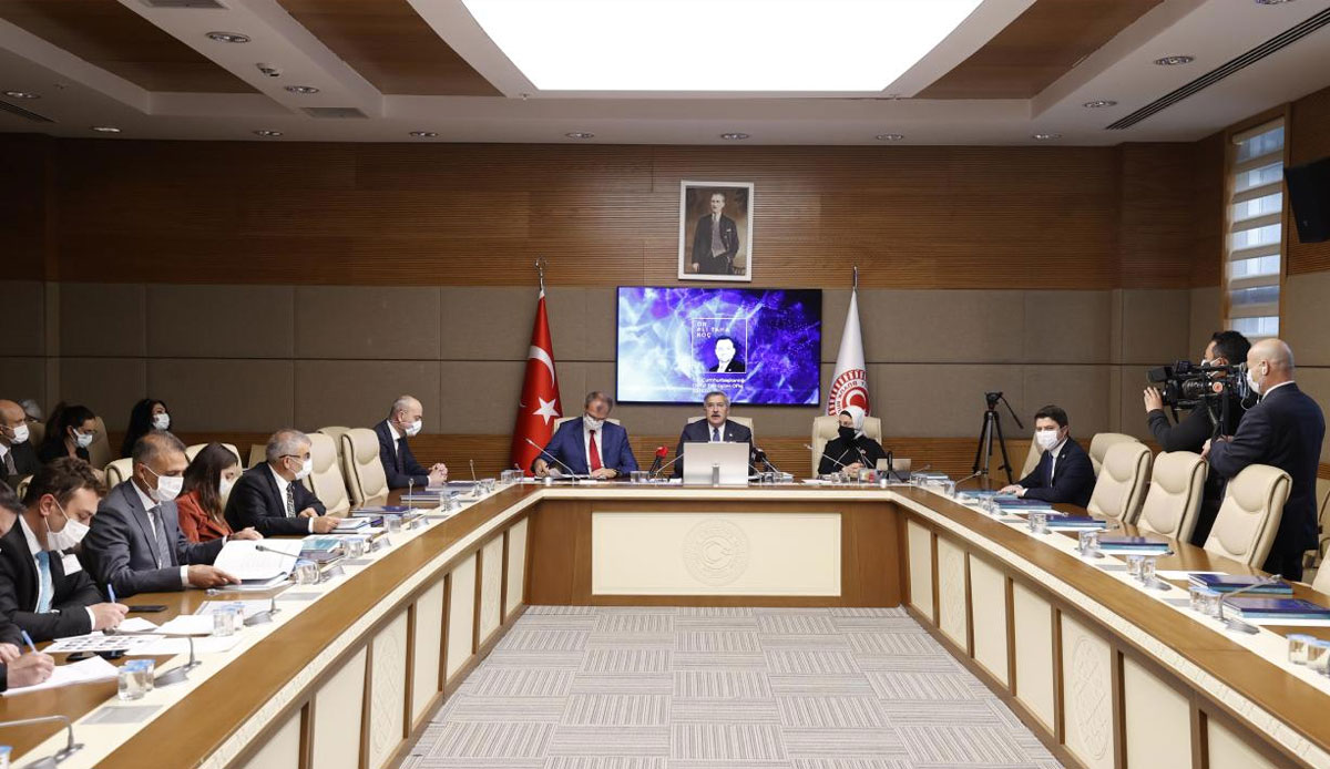 Dijital Mecralar Komisyonu'ndan Twitter'a tepki: 'Kendilerini kainatın üzerinde görüyorlar'