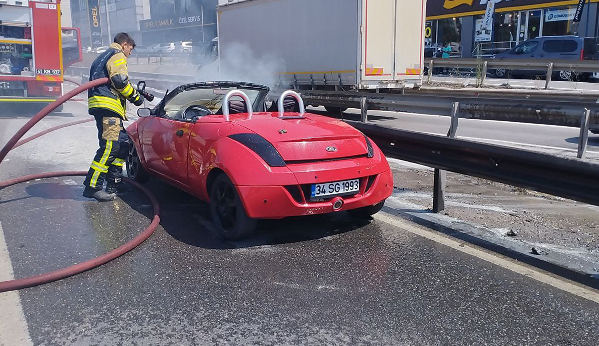 Bugün aldığı otomobili alev alev yandı!