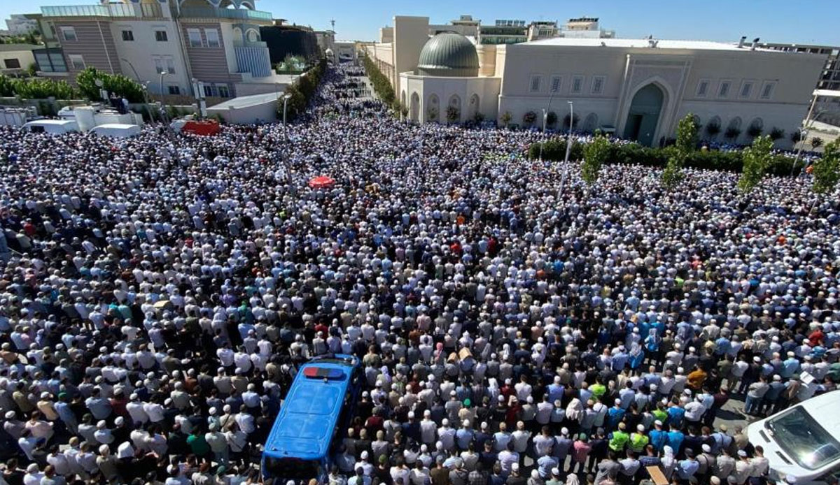 Şeyh Abdulbaki El Hüseyni toprağa verildi: Cenazeye 250 bin kişi katıldı