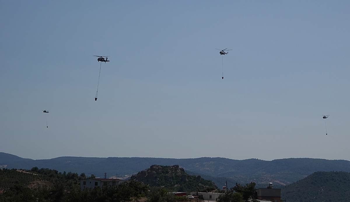 Çanakkale'deki yangına havadan 4 bin 900 ton su atıldı