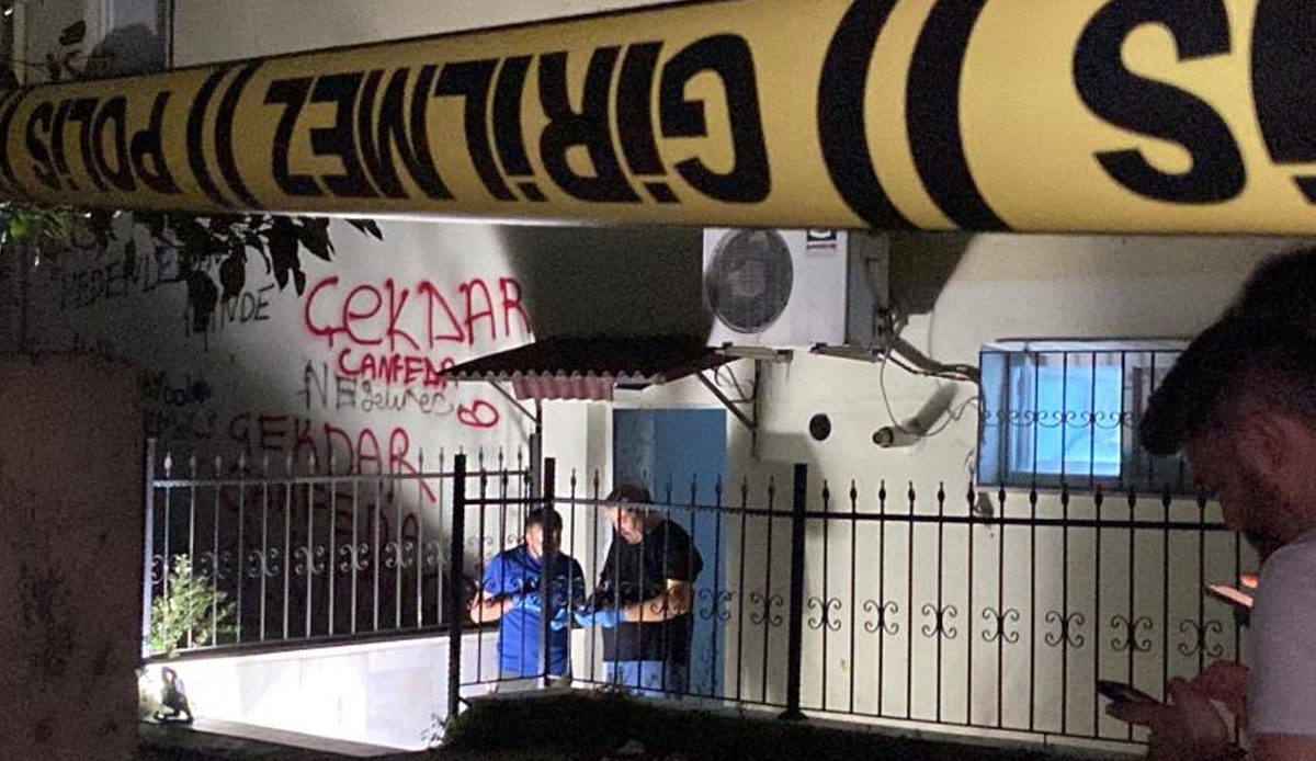 Beyoğlu’nda sebebi bilinmeyen patlama paniğe neden oldu