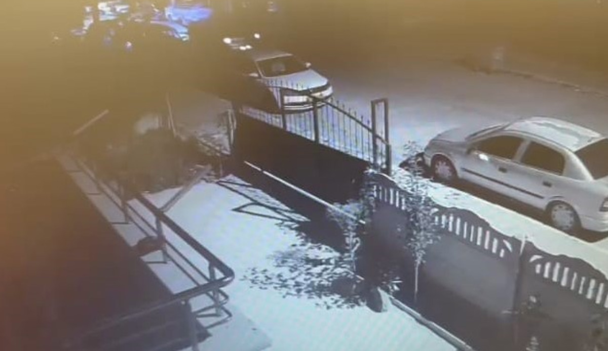 Otomobille 2 kişiyi ezdi, arkasına bile bakmadan kaçtı