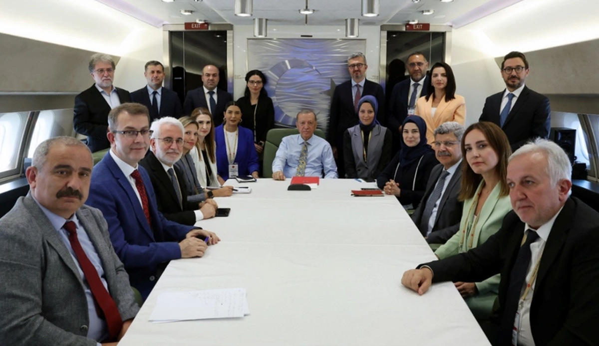 Cumhurbaşkanı Erdoğan BAE dönüşü gazetecilerin sorularını cevapladı