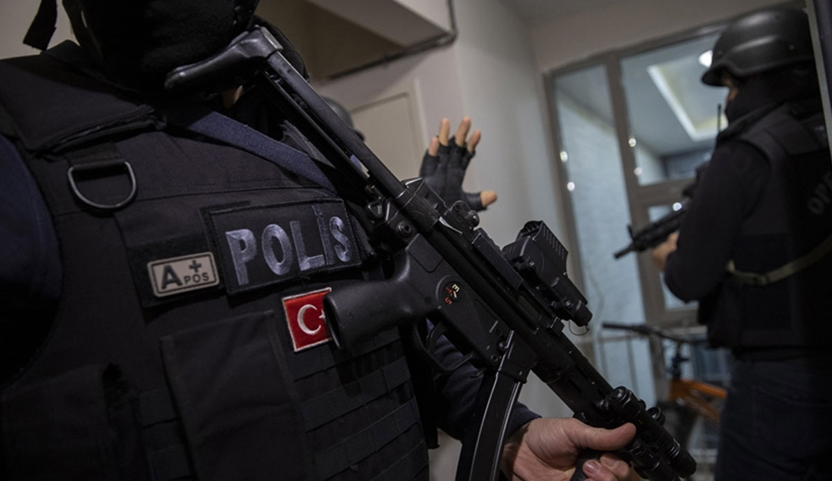 İstanbul'da 12 firari yakalandı