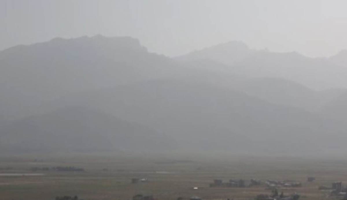 Sıcaklıklar etkisini artırdı! Cilo Dağları Irak ve Suriye’den gelen toz bulutunda kayboldu