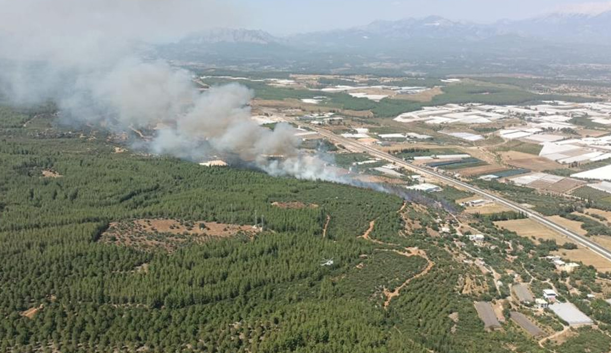 Antalya'da 2 noktada orman yangını çıktı! Havadan ve karadan müdahale sürüyor