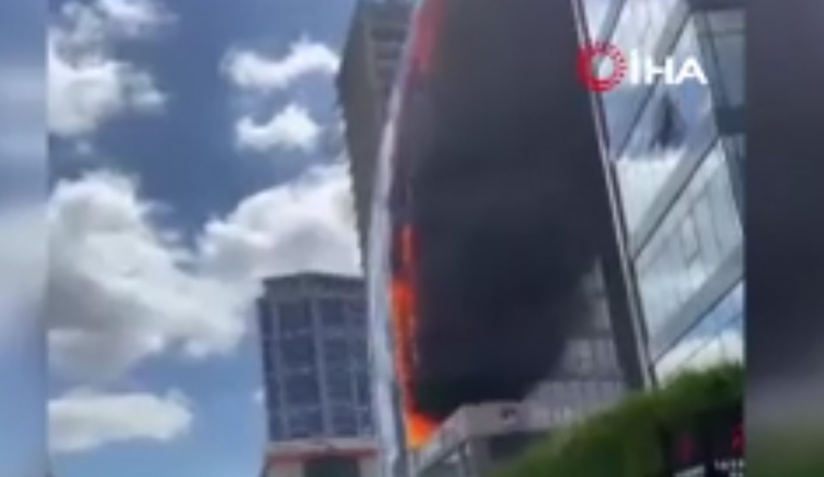 Ataşehir'de 17 katlı binada yangın paniği