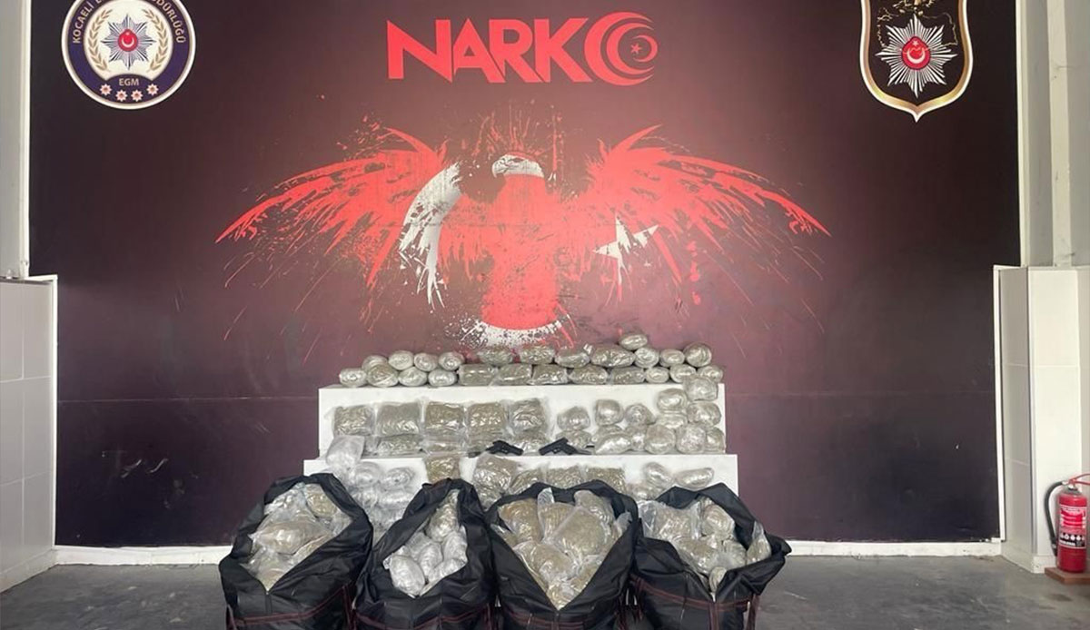 Filmleri aratmadı: Kovalamacanın sonunda 119 kilo uyuşturucuyla yakalandılar