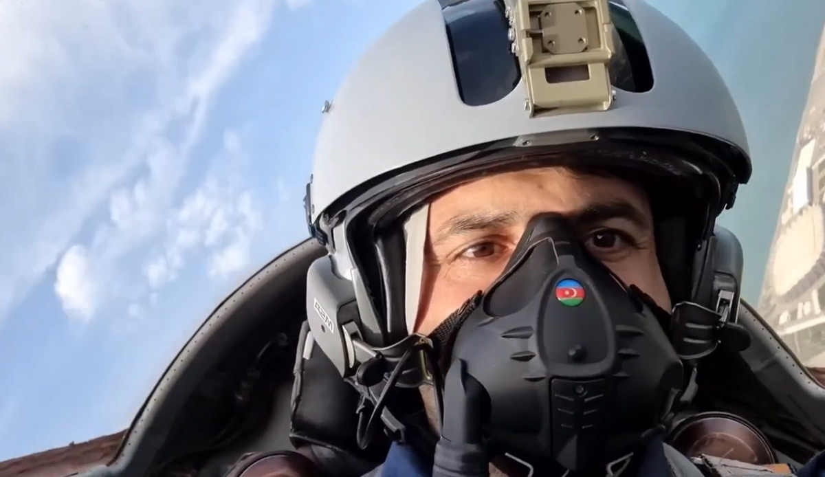 Selçuk Bayraktar MIG-29 kokpitinde: Rus savaş uçağına AKINCI eşlik etti