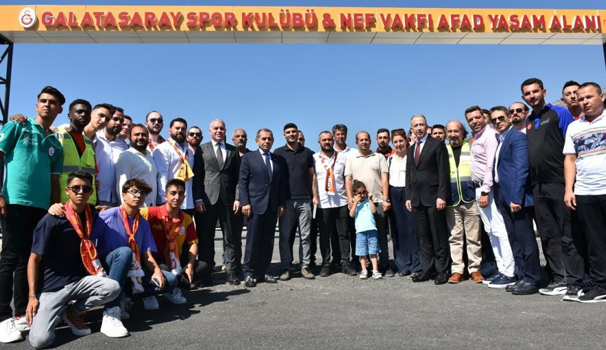 Galatasaray Kahramanmaraş’ta! 600 konteynerden sonra şimdi de 100 kalıcı konut yapılacak