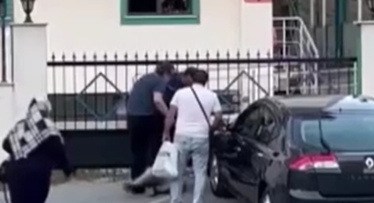 Hırsız polis kovalamacasına vatandaş desteği: O anlar kameralara yansıdı