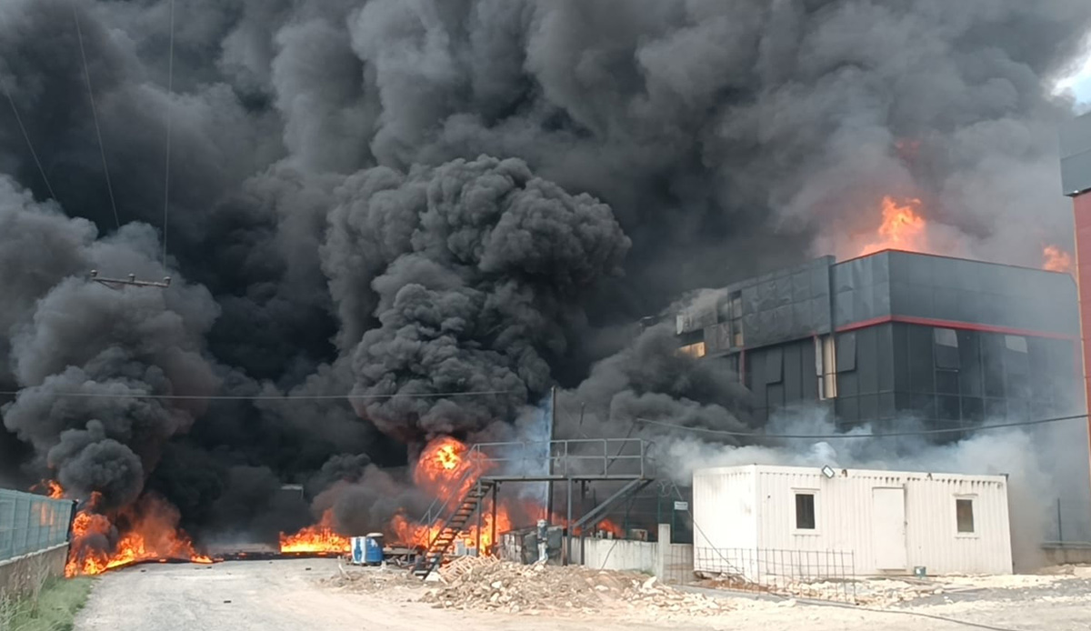 Tekirdağ'da kimya fabrikasında yangın! Çok sayıda ekip sevk edildi
