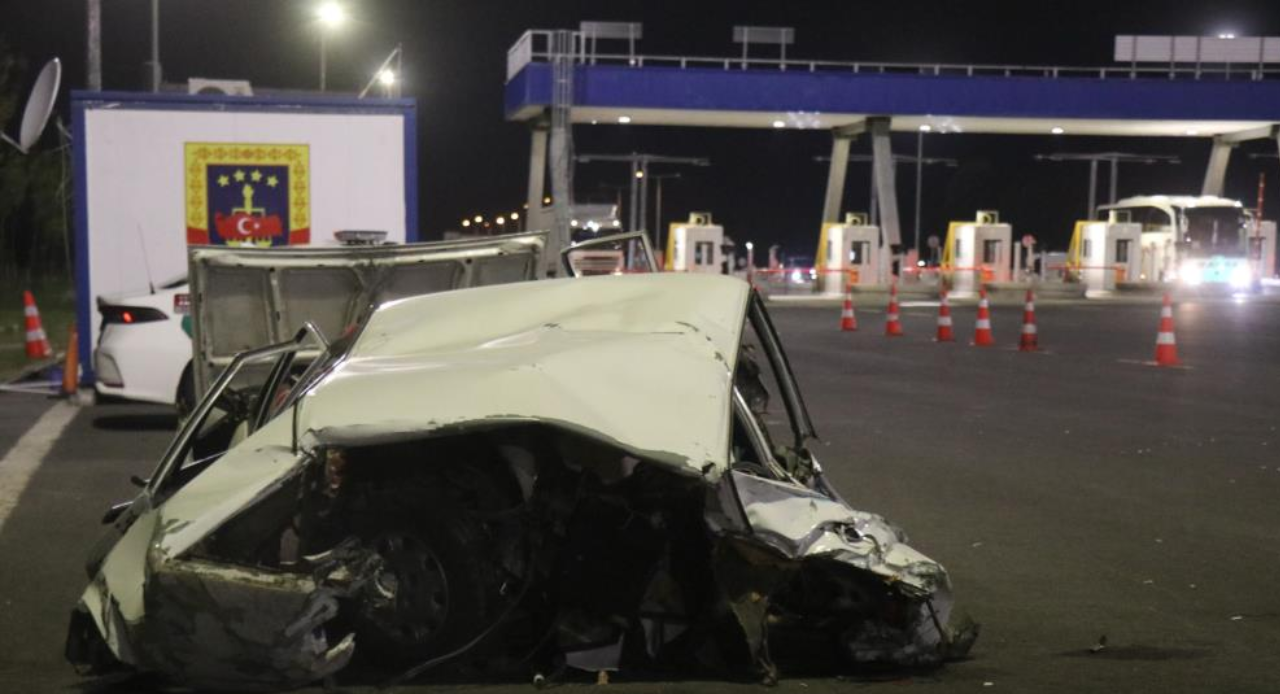 Otomobile cip çarptı: Kağıt gibi ezdi geçti!