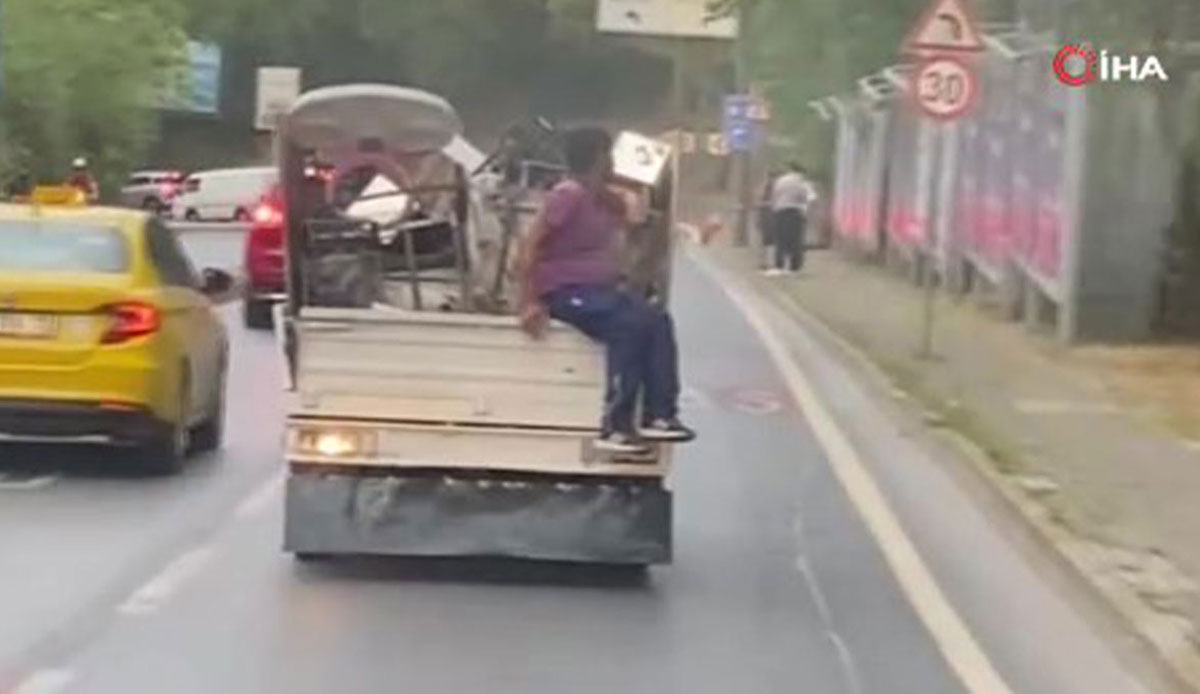 Tehlikeli yolculuk kamerada: Canını hiçe saydı