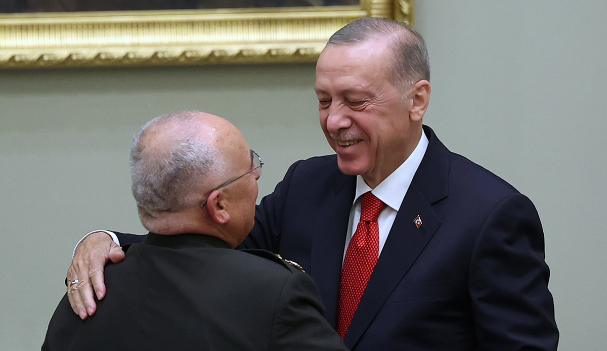 Musa Avsever Paşa veda etti, Cumhurbaşkanı Erdoğan sarılarak teselli etti