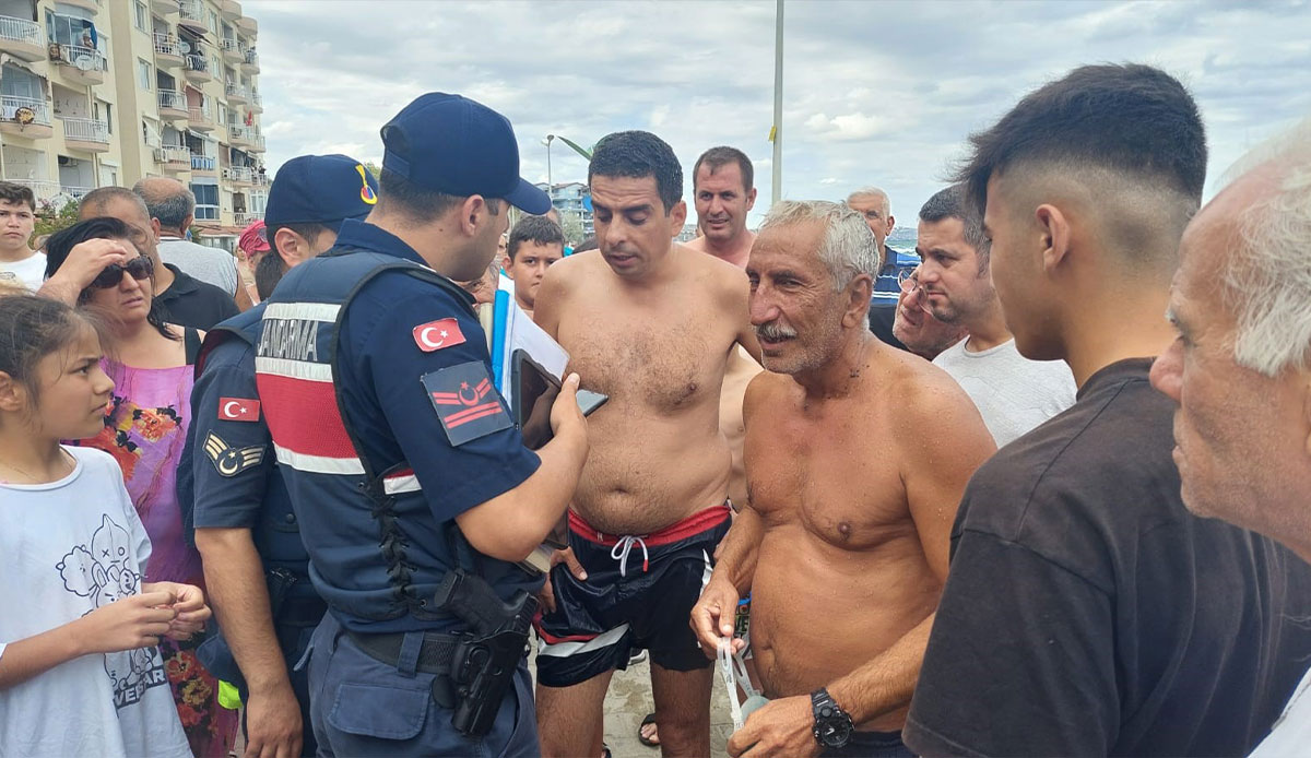 Fırtınada denize girdiler, paniğe neden oldular: Seferber olan ekiplere “Profesyonel yüzücüyüz” dediler