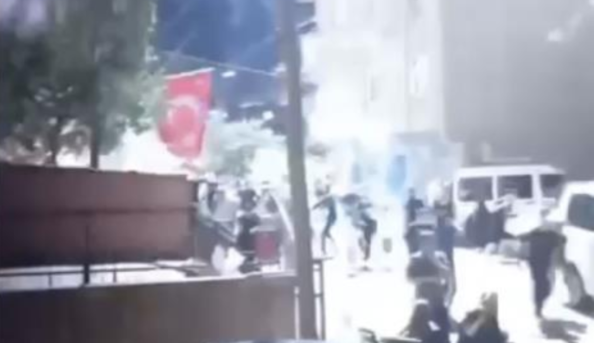 Asker eğlencesinde havai fişek korkusu: Kameralara yansıdı