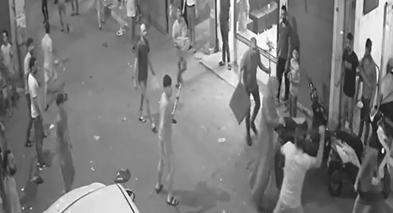 Satırlar, bıçaklar havada uçuştu: Meydan savaşı anbean kameralara yansıdı