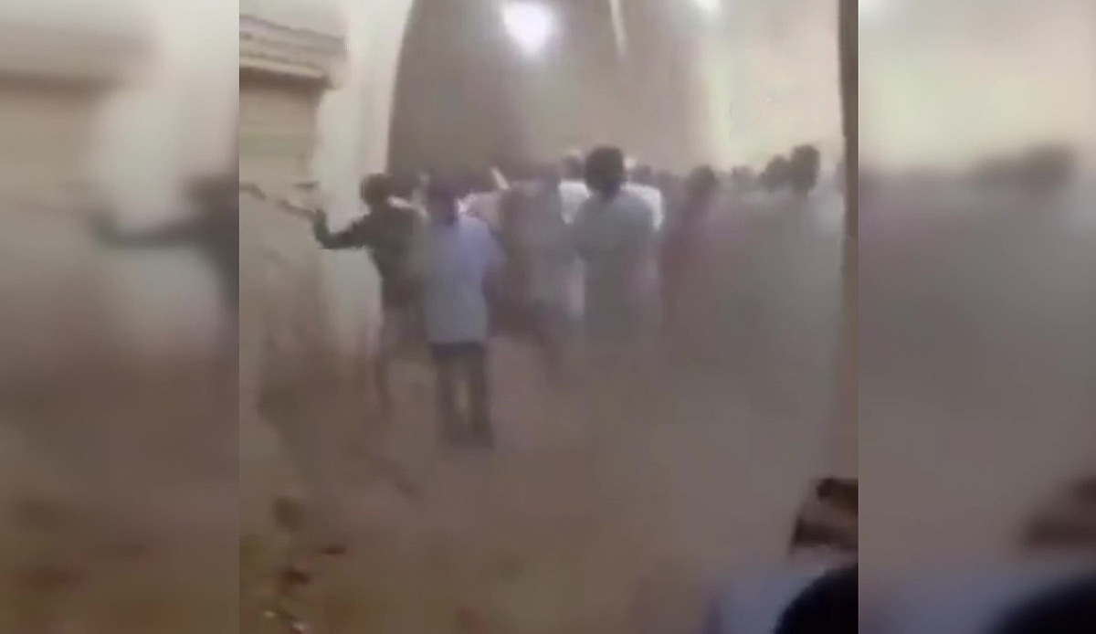 Tarihi cami namaz esnasında çöktü: Çok sayıda ölü ve ağır yaralı var!