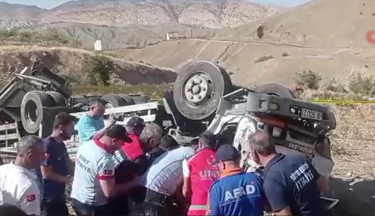 Kamyonet şarampole uçtu: 1 ölü, 1 yaralı