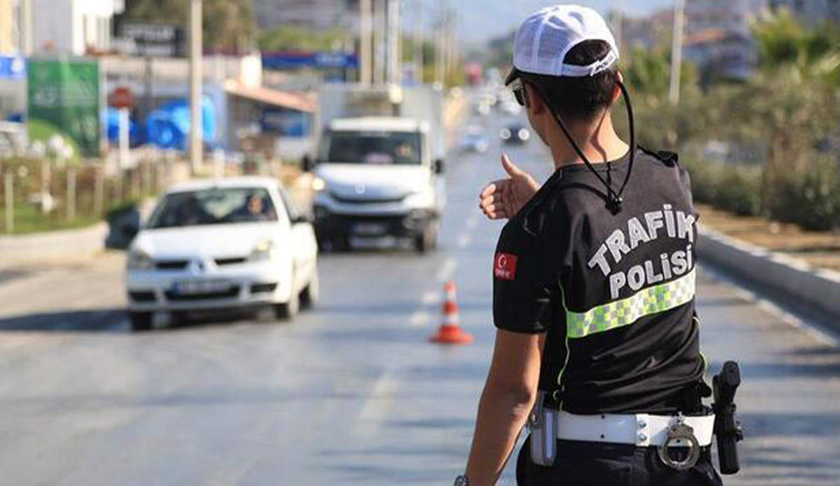 Arabası ile trafiğe çıkanlar dikkat! Bunu trafikte sakın yapmayın: Denetimler sıkılaştı, 12 bin 47 TL ceza yazıldı