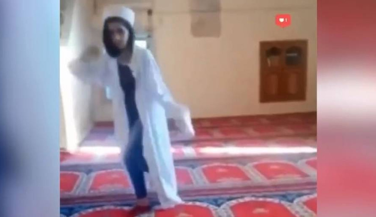 Kocatepe'den sonra camide 'skandal'ın yeni adresi Malatya: Dans edip, minberde poz verdi