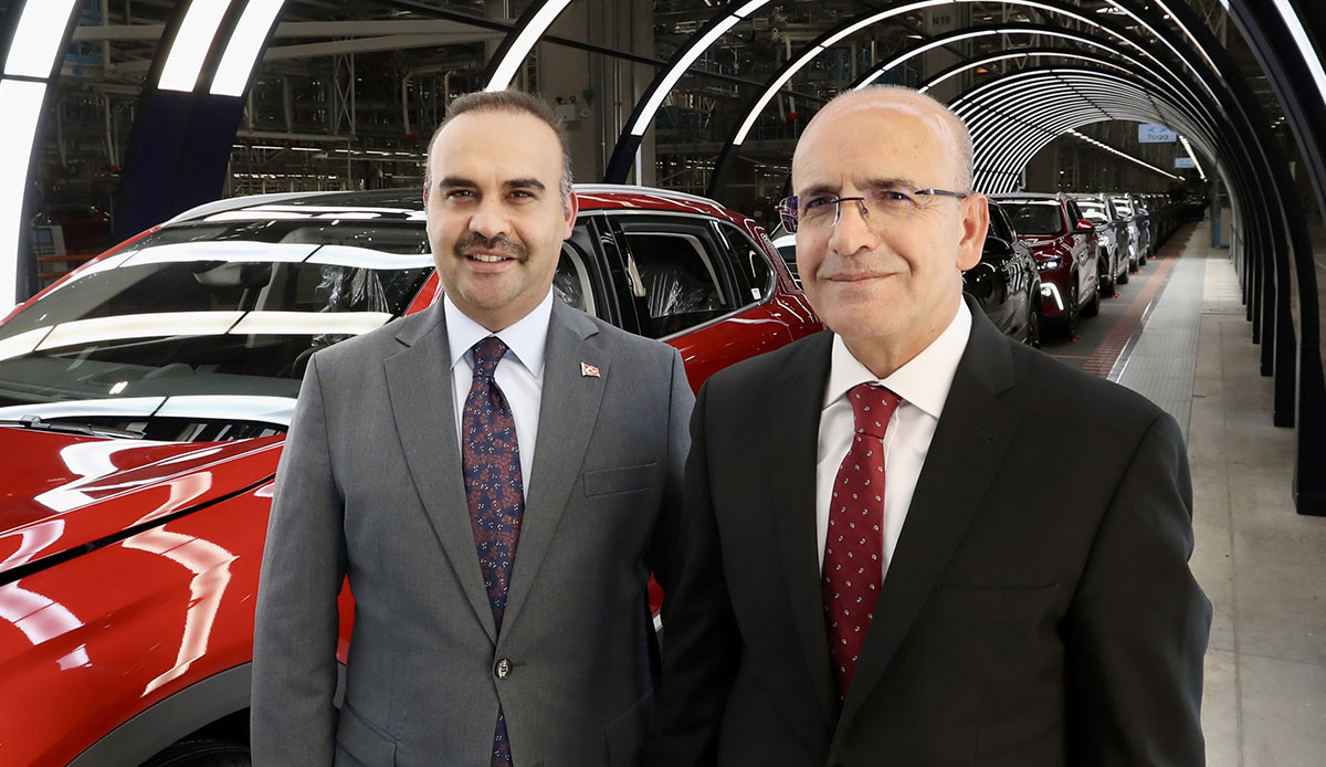 Bakan Şimşek Togg fabrikasını ziyaret etti