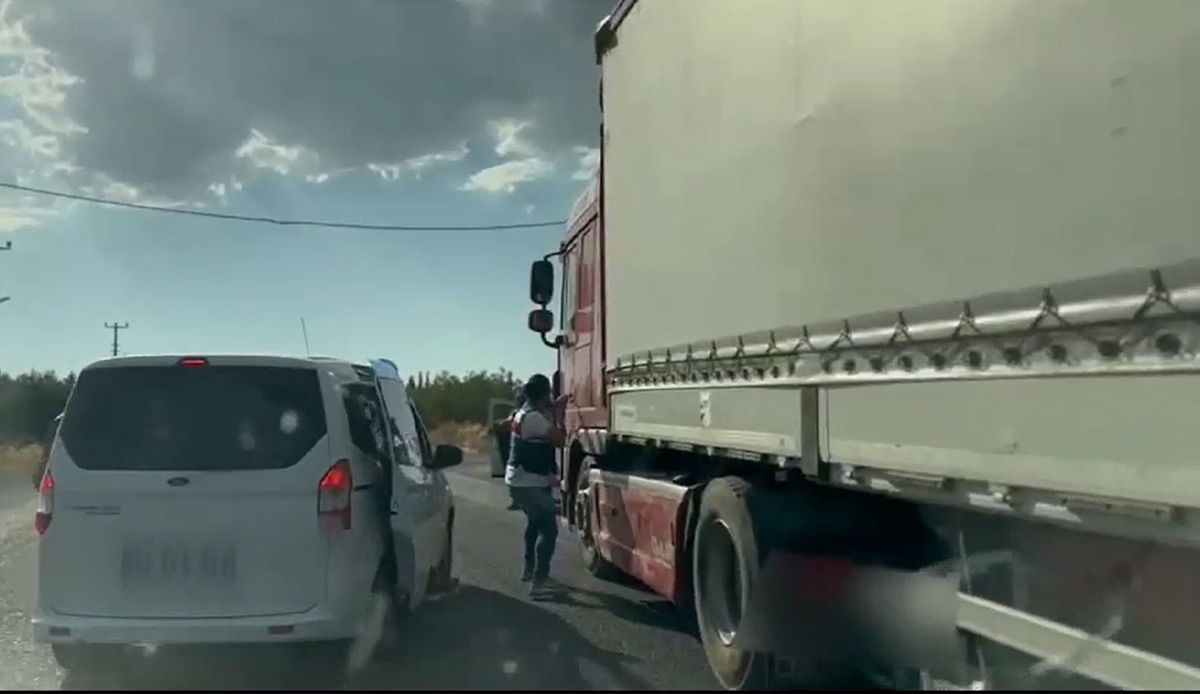 Jandarma uyuşturucu tacirlerine geçit vermiyor: 41 kilo skunk ele geçirildi