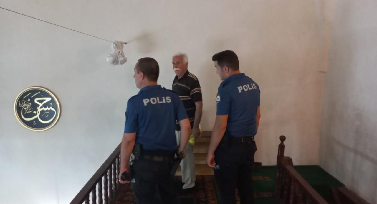 Camide telefon hırsızlığı: Saniye saniye kameralara yansıdı!
