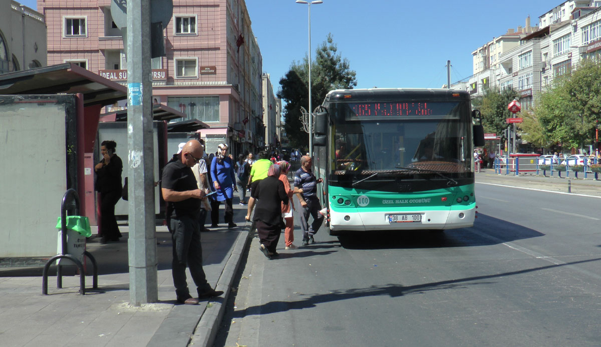 "65 yaş üstü ücretsiz ulaşım" iddiası gündeme oturdu, uzman isim "kaldırılamaz" diyerek uyardı