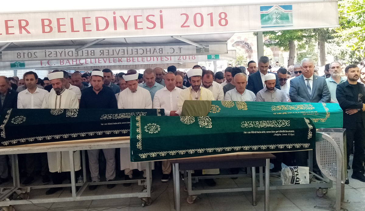 Yozgat kazası bir aileyi dağıttı: Kardeşi ve ebeveynlerinin tabutuna sarılıp ağladı