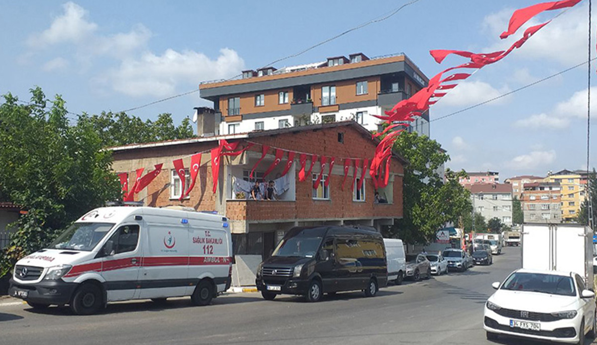 Şehit Ali Demir'in evi Türk bayraklarıyla donatıldı