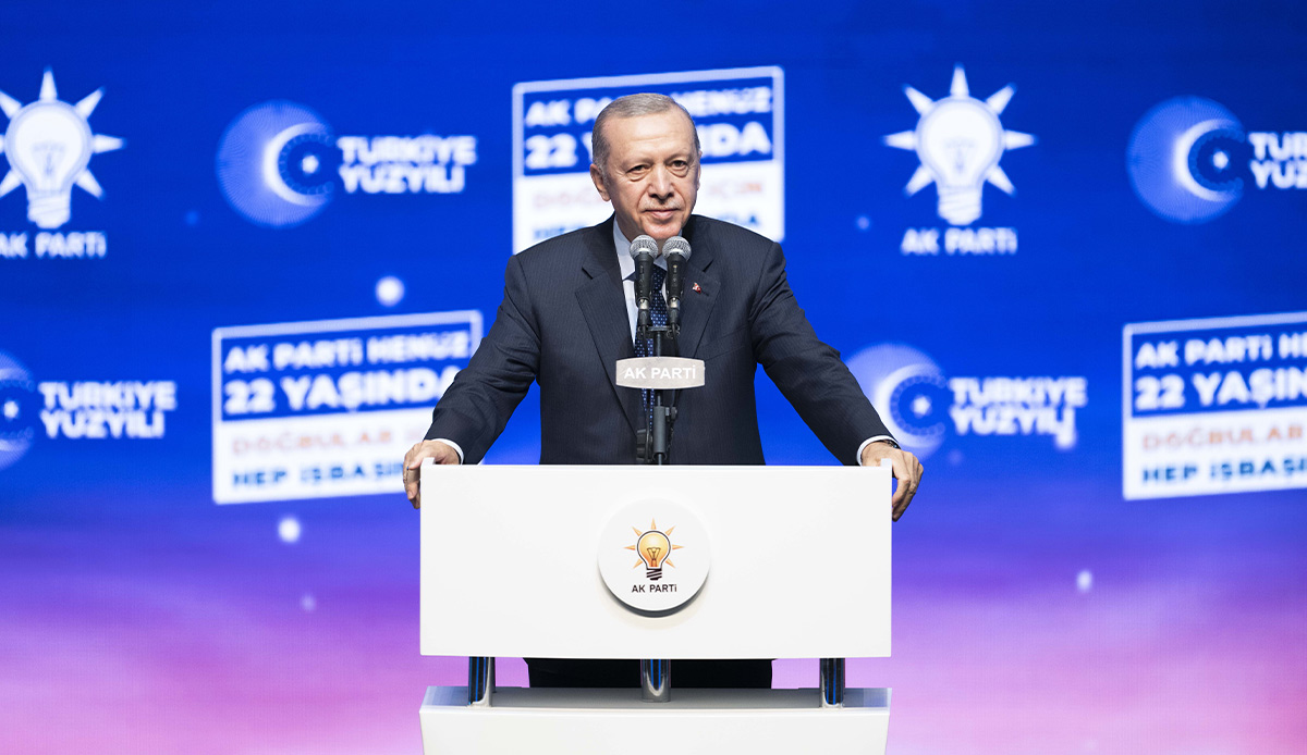 Erdoğan 'Duyanlara duymayanlara' şarkısını seslendirdi