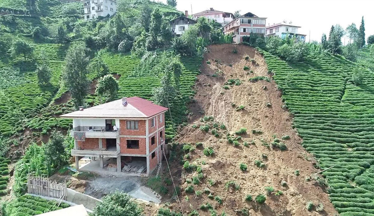 Rize'de şiddetli yağış nedeniyle 8 ev boşaltıldı