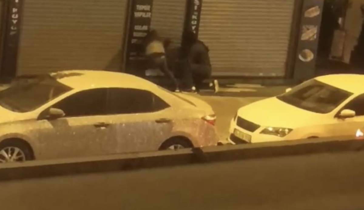 Çuvalla kuyumcuya girdiler, kilolarca altın çaldılar: O anlar kamerada!