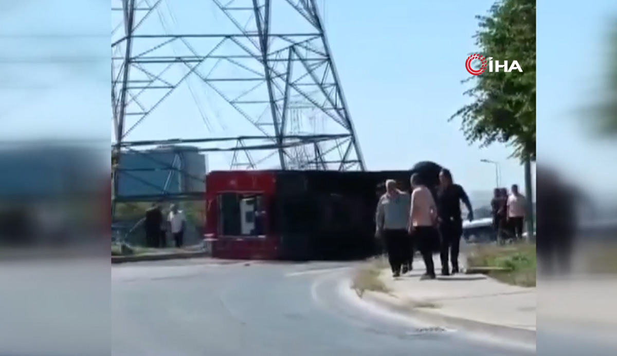 Sultangazi'de yangına giden itfaiye aracı kaza yaptı! Yaralılar var