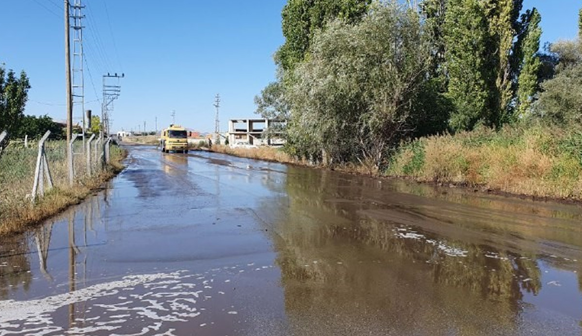 Kayseri'de enerji tesisinin gübre silosunda patlama! Tarlalar ve yolları bastı, vatandaşlar zorlandı
