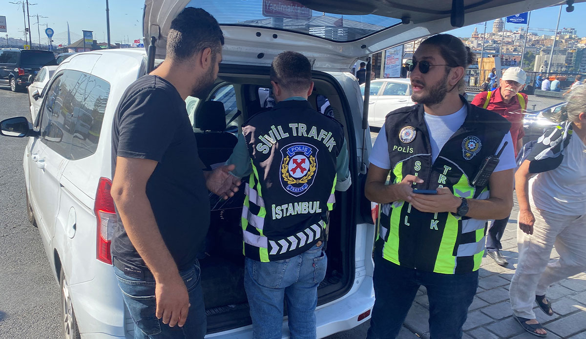 Turistle pazarlık yapan taksici, aldığı cezayla çılgına döndü