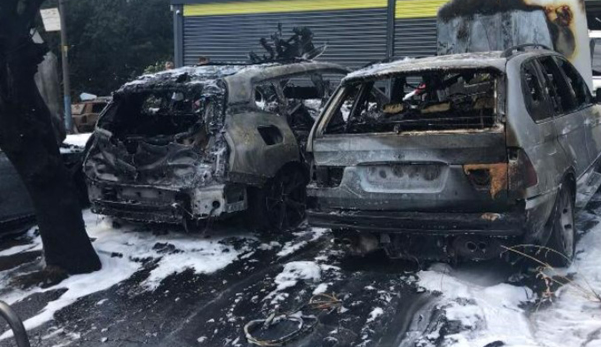Sarıyer’de yangın paniği: Araçlar küle döndü