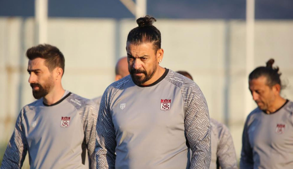 Beşiktaş - Sivasspor maçına doğru... Servet Çetin: Taraftarının önünde başka oynuyorlar