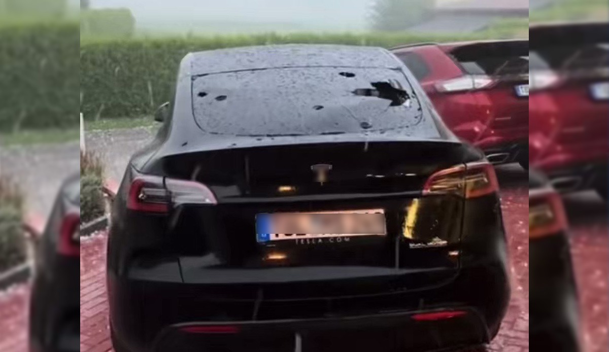 Dolu yağışı lüks aracın camını paramparça etti... O anların videosu viral oldu