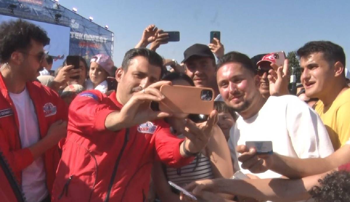 TEKNOFEST'te Selçuk Bayraktar’a sevgi seli