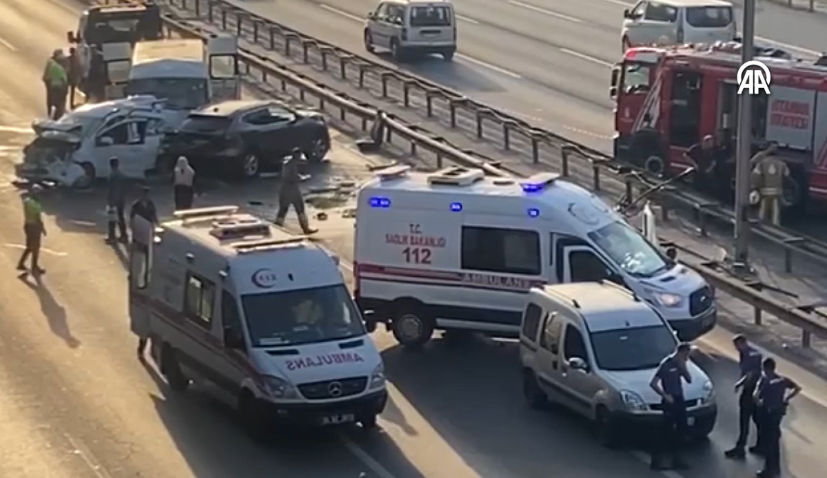 FSM Köprüsü çıkışında zincirleme kaza! 2'si ağır 5 yaralı var