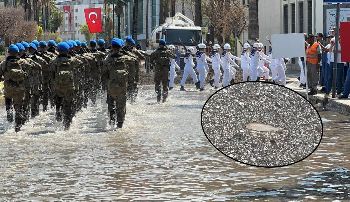 İskenderun'da geçit töreninde ilginç anlar!  Askerler su içinde yürüdü