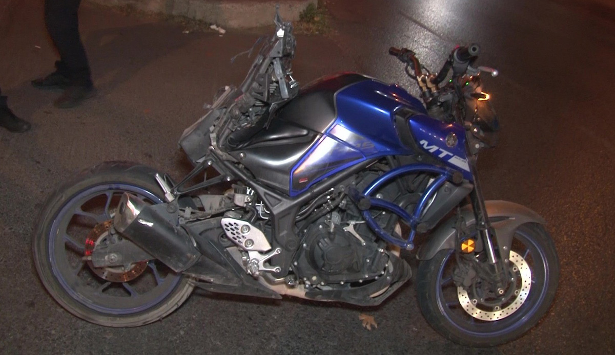 Hız yapan motosiklet kontrolden çıkıp metrelerce sürüklendi