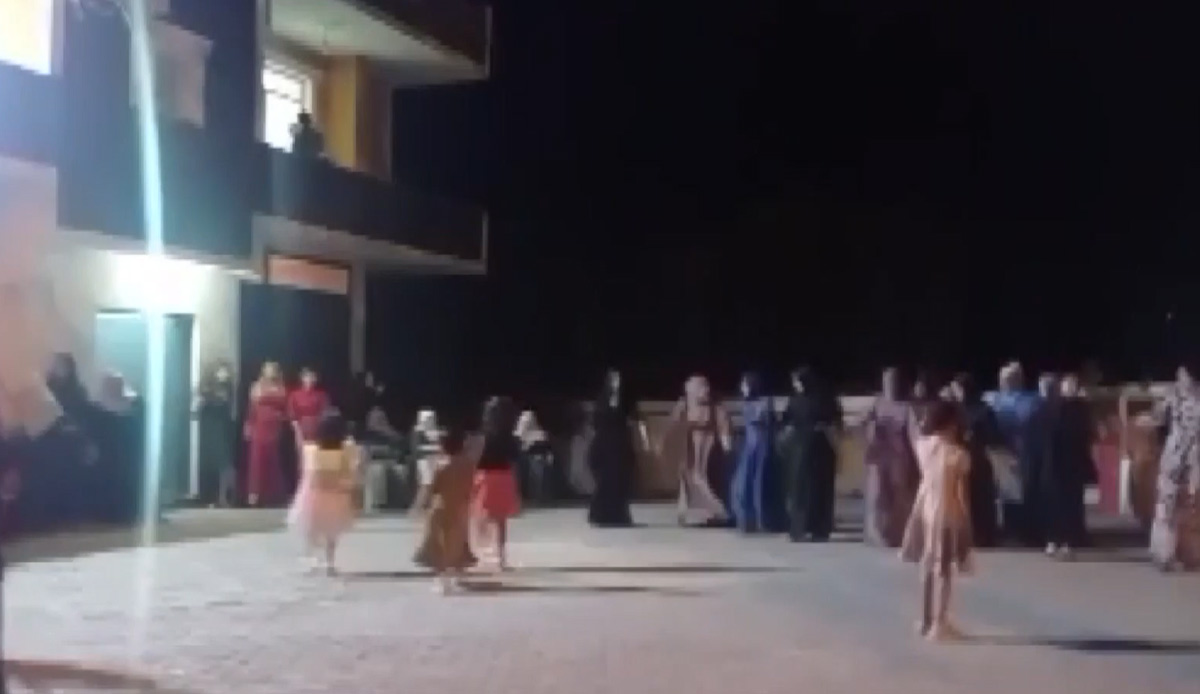 Kına gecesinde ilginç anlar: Halay aşkı meteor tanımadı